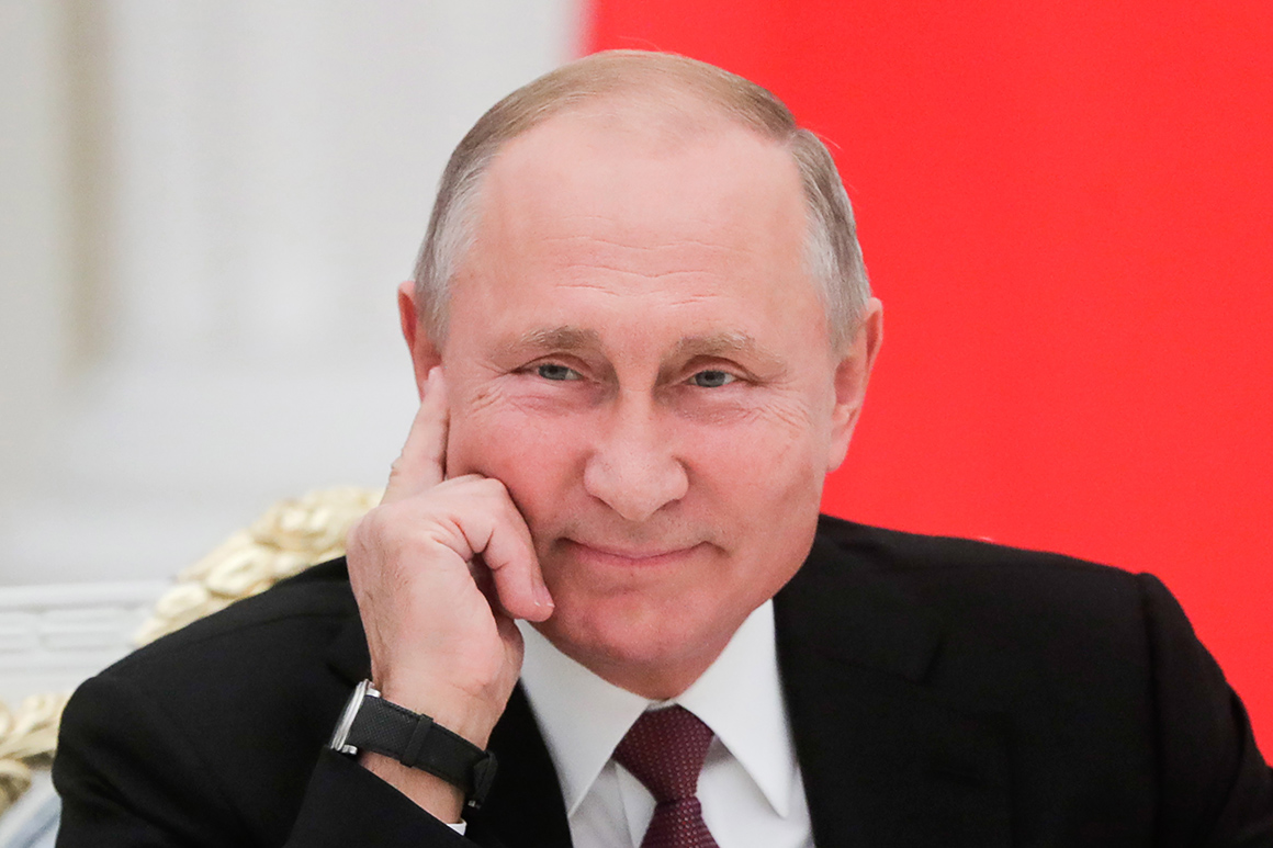 Путин велел поднять МРОТ в 2024. Лучше бы приравнял к нему зарплату депутатов