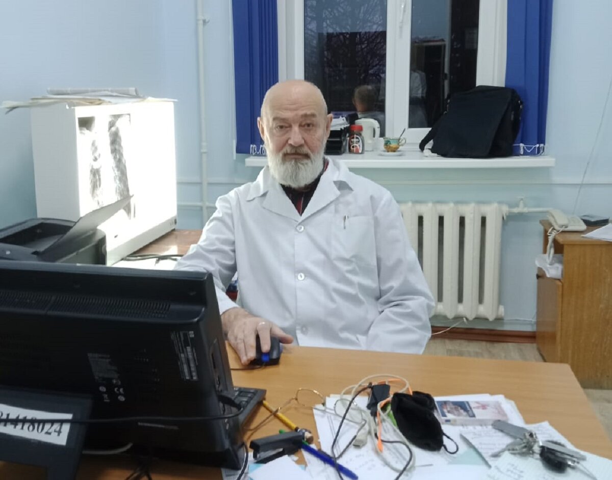    Ушел домой как оплеванный: читателю «Брянского ворчуна» доктору Миронову не дали подарить ноутбук юному герою Федору avchernov