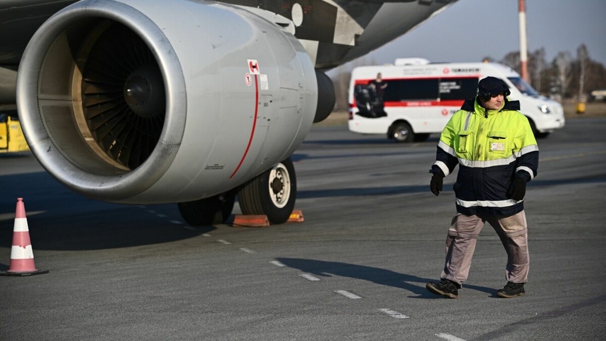 Свеча горела в Superjet: авиаторы рискуют потерять 150 российских лайнеров  | НОВЫЕ ИЗВЕСТИЯ | Дзен