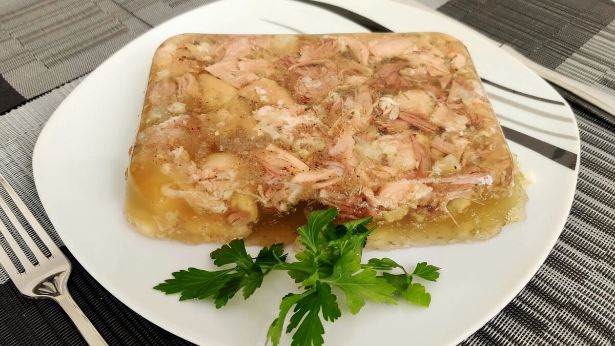 Застынет ли холодец. Холодец из курицы. Холодец куриный. Холодец из курицы без желатина. Татарский холодец.