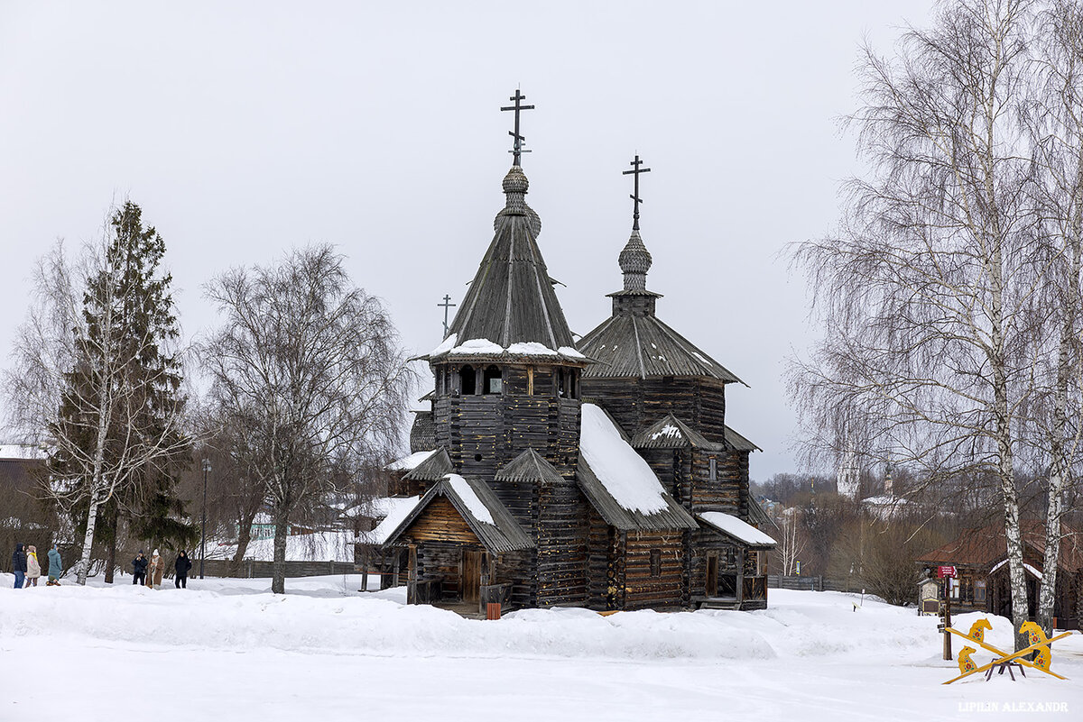 01 Первым местом нашей поездки был город Суздаль, а именно Музей деревянного зодчества, который я не посетил в июне 2020 из-за пандемии. Великолепный музей, все очень компактно, дома оформлены интересно, время пролетело незаметно! 