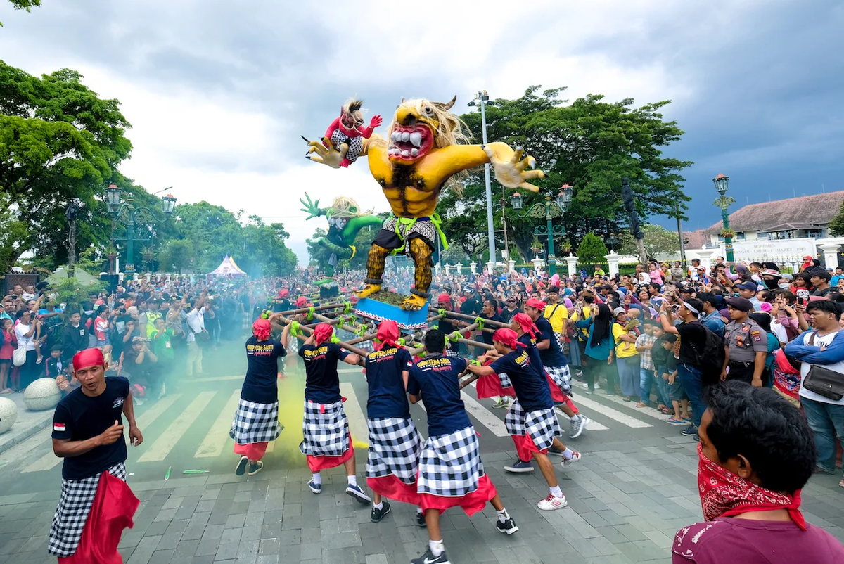 День тишины на бали 2024. Ньепи на Бали. День тишины (Nyepi Day) - Бали. День Ньепи на Бали. Ньепи на Бали парад.