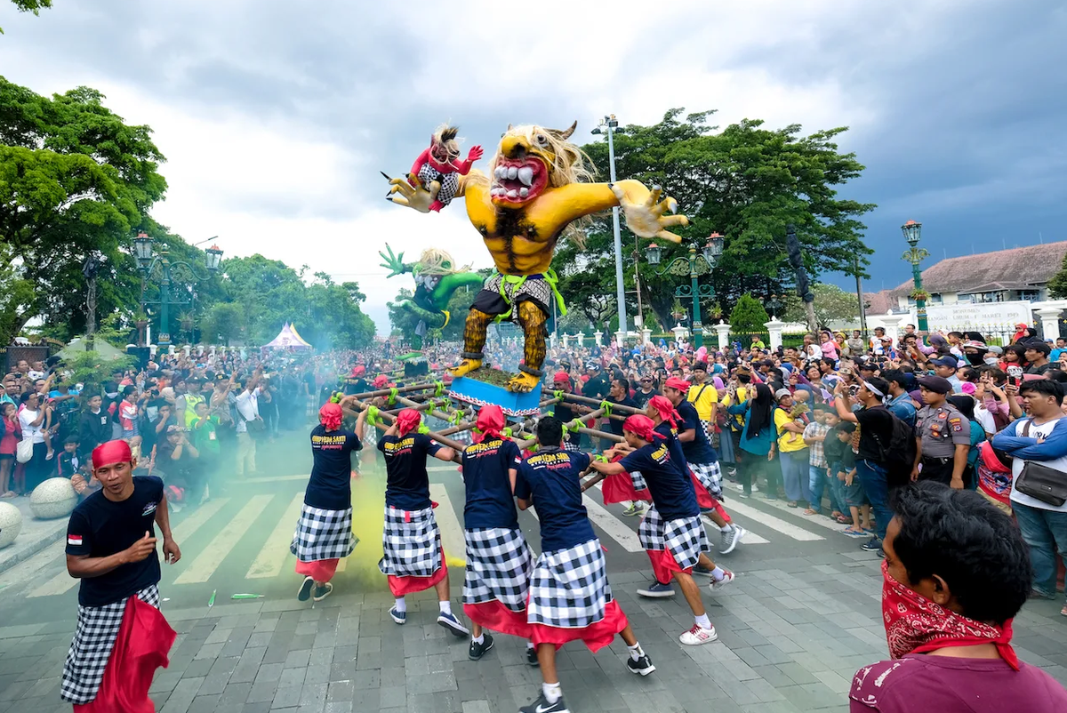 На бали нашествие. Ньепи на Бали. День тишины (Nyepi Day) - Бали. День Ньепи на Бали. Ньепи на Бали парад.