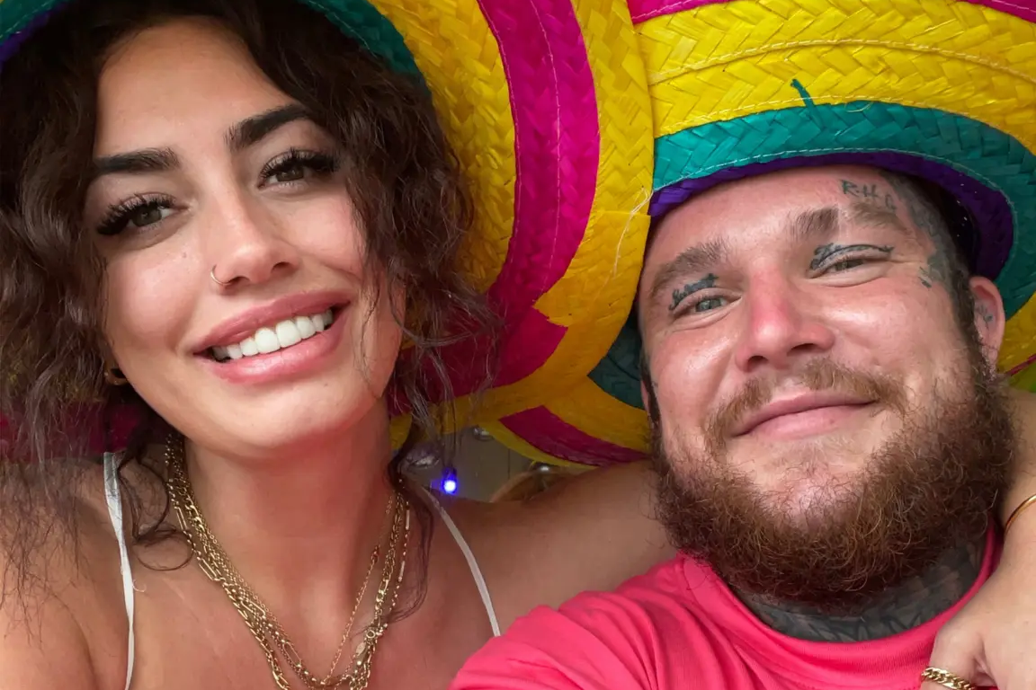     Австралиец разыграл жену, сделав татуировку с ее неудачной фотографией: только посмотрите на этот кошмар!