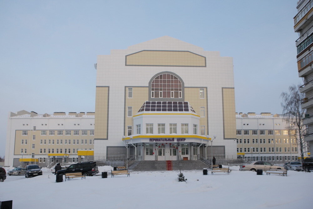 Главный вход. Сам приёмник со двора. 