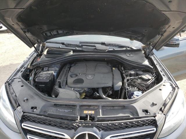 На фото машина утопленник. Источник фото https://vincheker.com/product/2018-mercedes-benz-gle-class-4jgda5jb4jb020040/