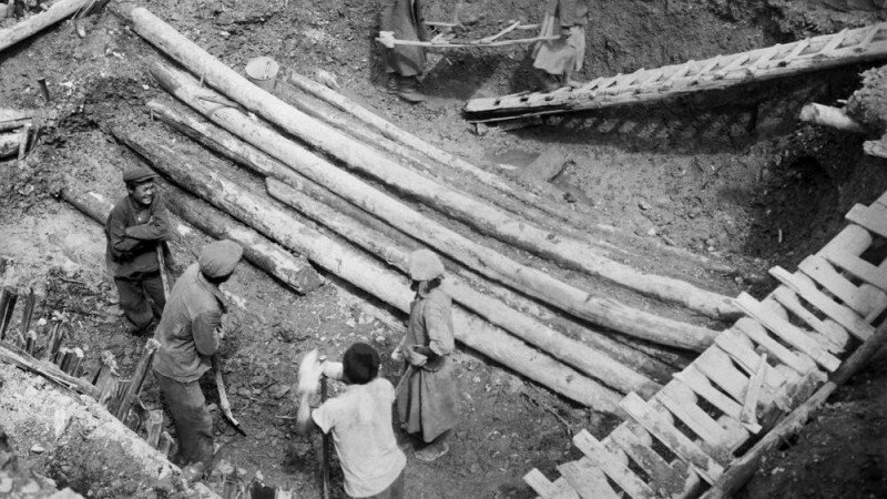     Археологические работы в могиле второго Пазырыкского кургана. улаган-адм.рф