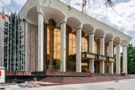    На митинге в Молдавии развернули флаг «Азова»