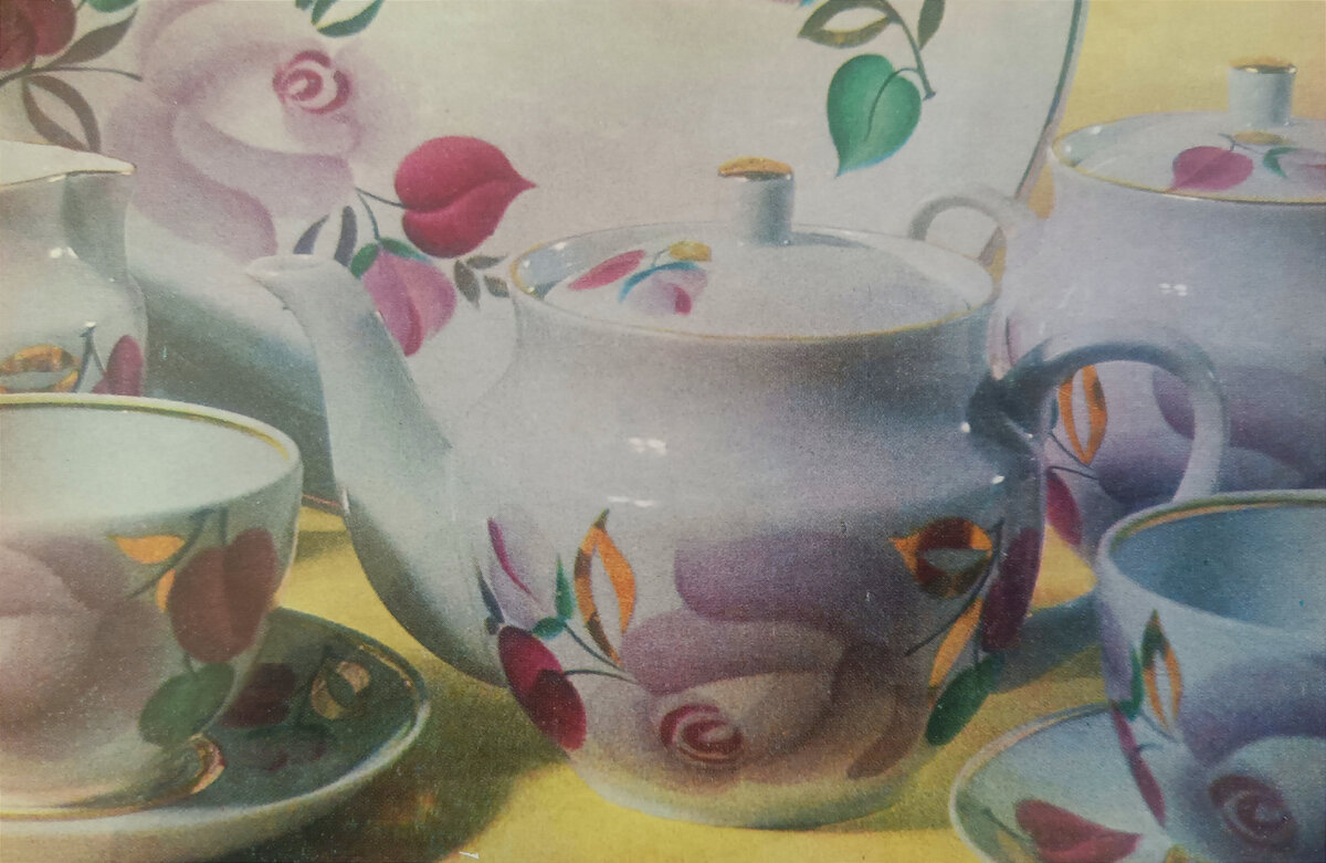 Чайный сервиз Юлия. Автор росписи И.А. и Н.А. Фадеевы. 1976г. Источник. Новгородский фарфор. Лениздат. 1986г.