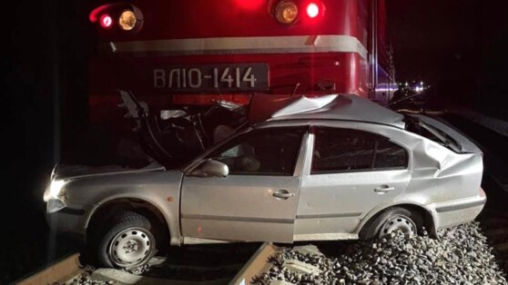    Локомотив протаранил автомобиль в Крыму, погибли дети Сергей Бунеев