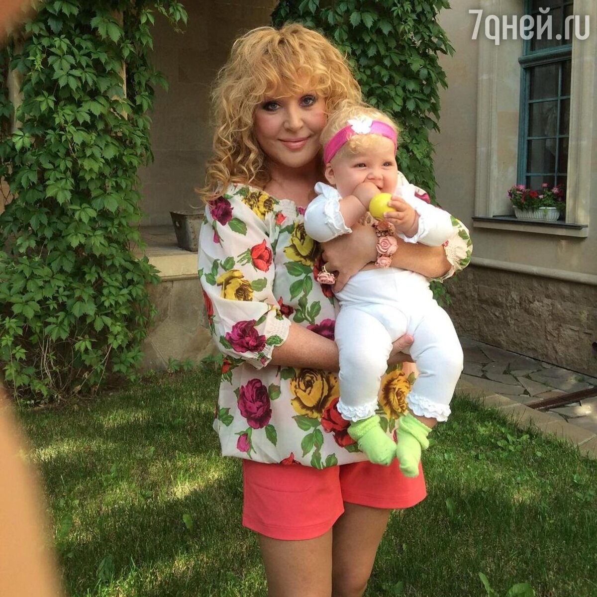    Алла Пугачева с дочкой Лизой Социальные сети