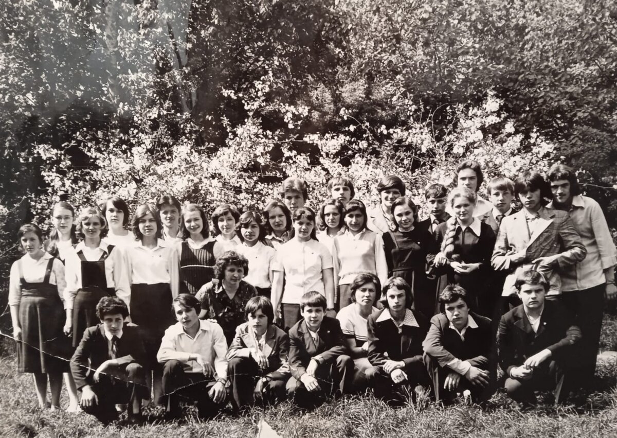 Принявший меня класс. Ребята, с которыми мы продолжаем сохранять отношения до сих пор. Те, которые помогали и помогают друг другу везде и всегда. Когда-нибудь я обязательно напишу обо всём этом.  