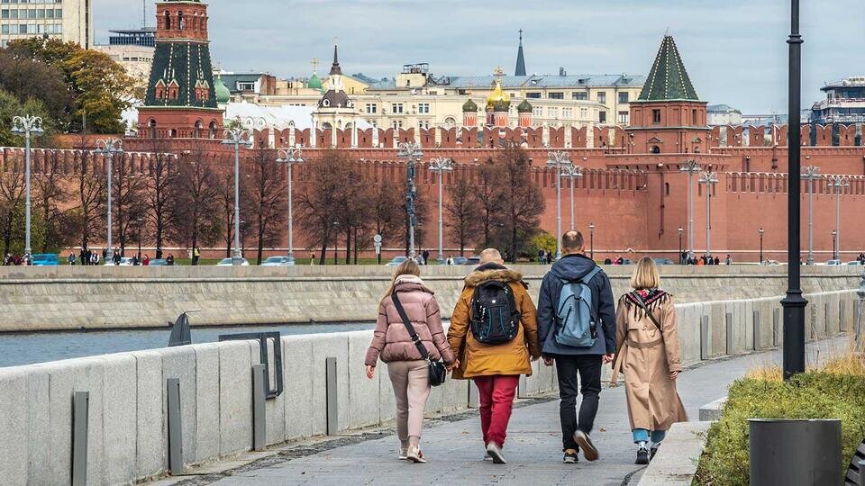 Сегодня москва какой будет. Москва в ноябре. Жители Москвы. Октябрь в Москве. Климат Москвы.