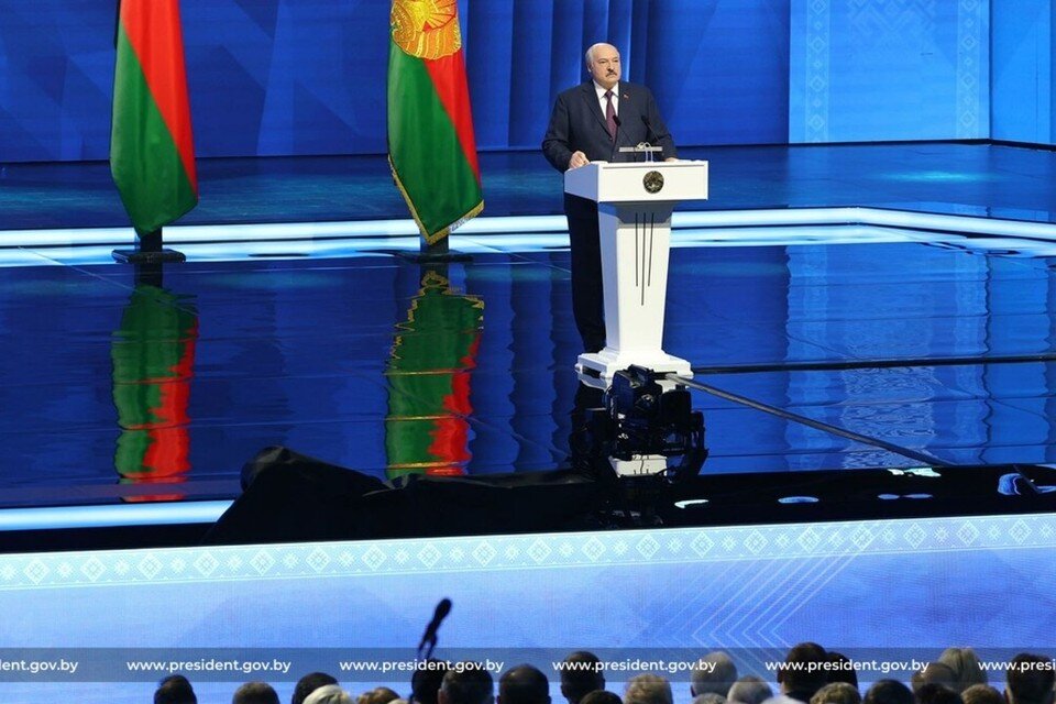     Лукашенко во время ежегодного послания озвучил возможное название ресторанов ушедшего из Беларуси «МакДональдс». Фото: president.gov.by