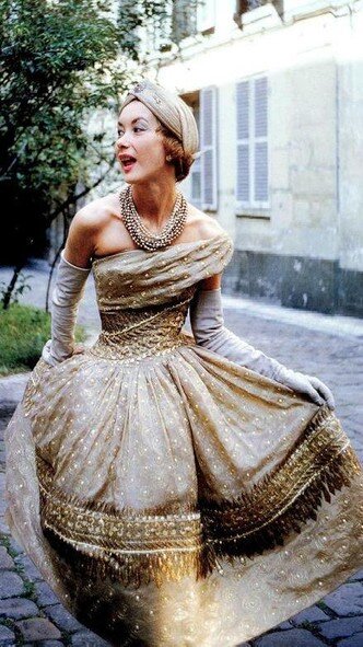 Кристиан Диор создал в 1955 году платье Soiree de Lahore