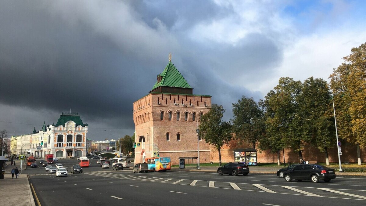 Когда откроют площадь свободы в нижнем новгороде. Площадь Минина и Пожарского Нижний Новгород. Нижний Новгород весной. Пл. Минина 1. Нижний Новгород площадь Минина вечером.