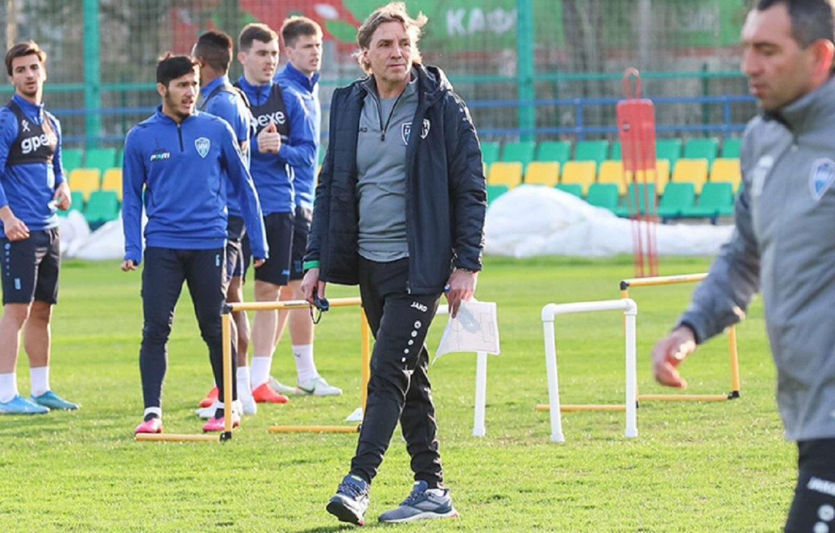    Команда провела первую тренировку под руководством нового главного тренера Дмитрий Витюгов