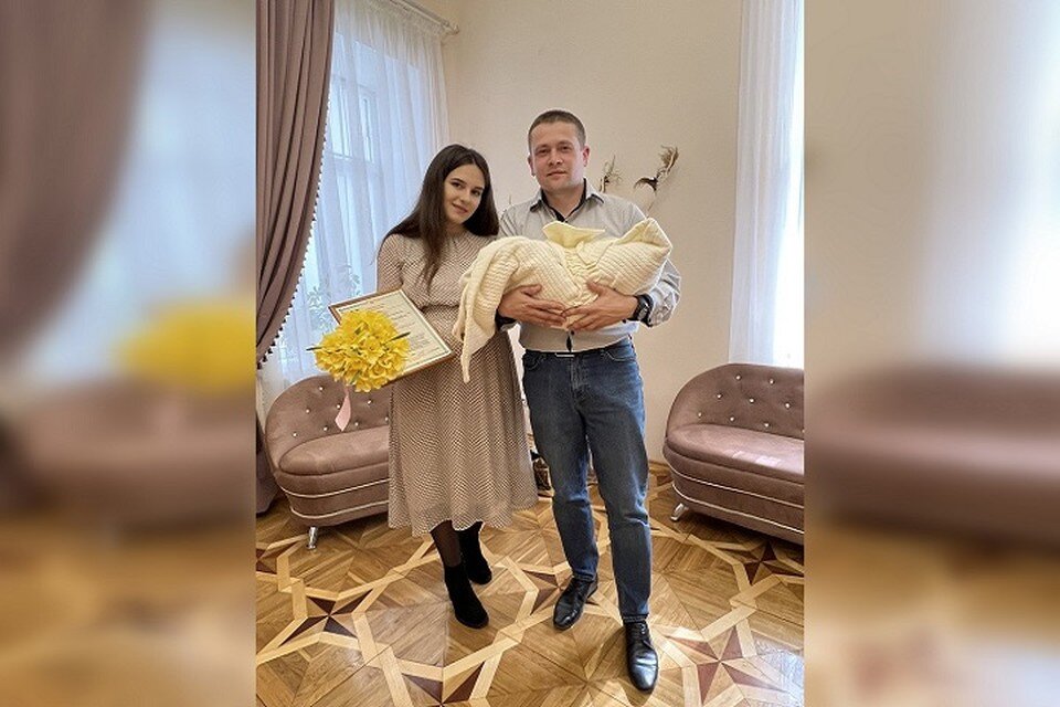    В крымских ЗАГСах регулярно проводят торжественные церемонии имянаречения. Фото: пресс-служба Минюста РК