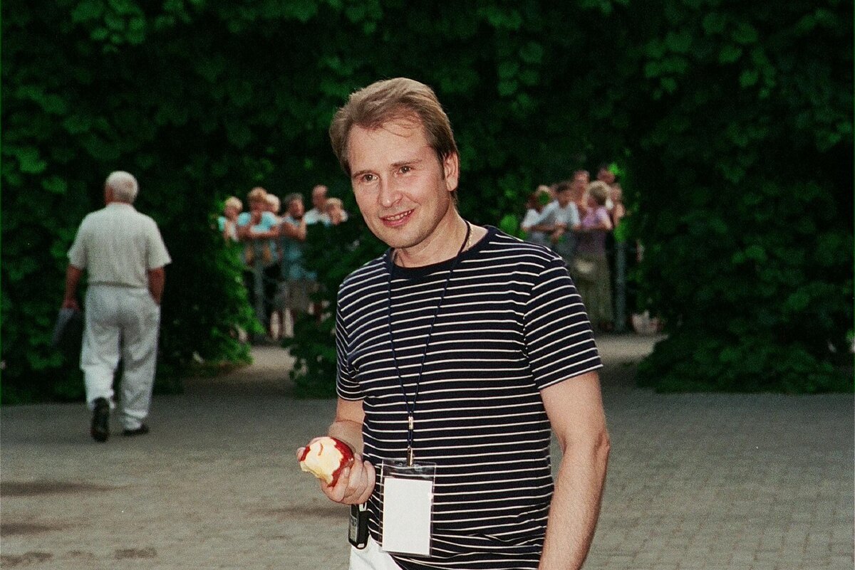     Соседка Александра Малинина написала заявление в полицию на певца и его жену