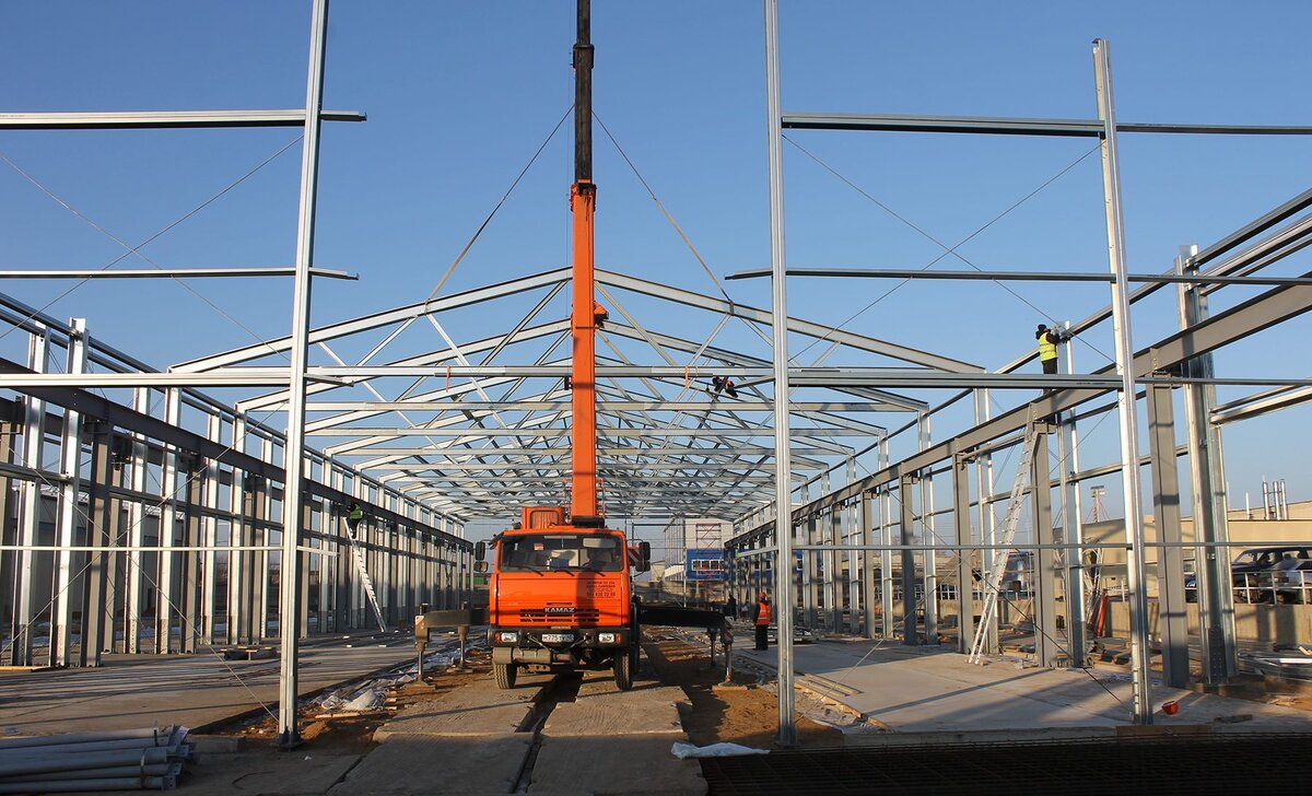 Монтаж промздания с ЛСТК каркасом