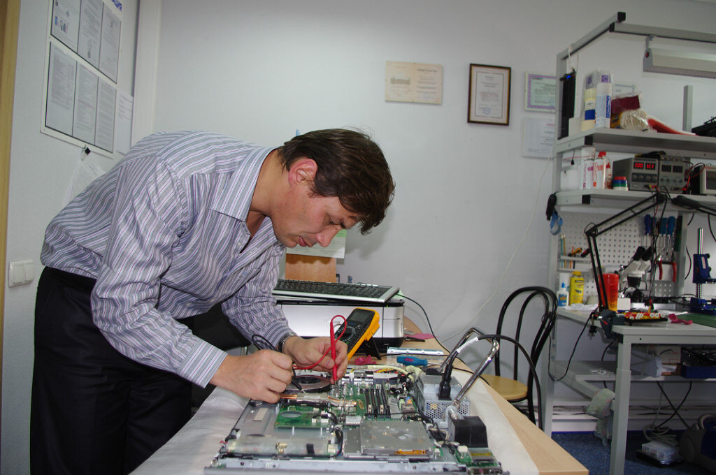 Автор в своей мастерской. Осень 2013г.