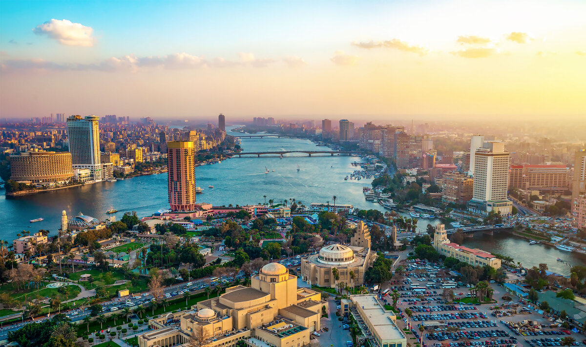 Если ты прибываешь прямым рейсом на курорты провинции Синай, то виза не понадобится — в аэропорте поставят «Синайский штамп». Фото: givaga / Shutterstock.com