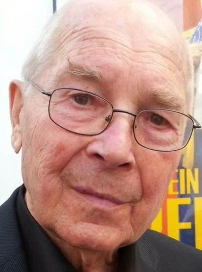 Этот персонаж хорошо запомнился зрителям телесериала «Семнадцать мгновений весны". Именно он спас радистку Кэт и её ребёнка, расстреляв своих сослуживцев.-8