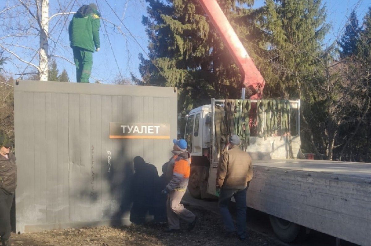    В Новосибирске заменят общественный туалет в сквере на Монументе Славы