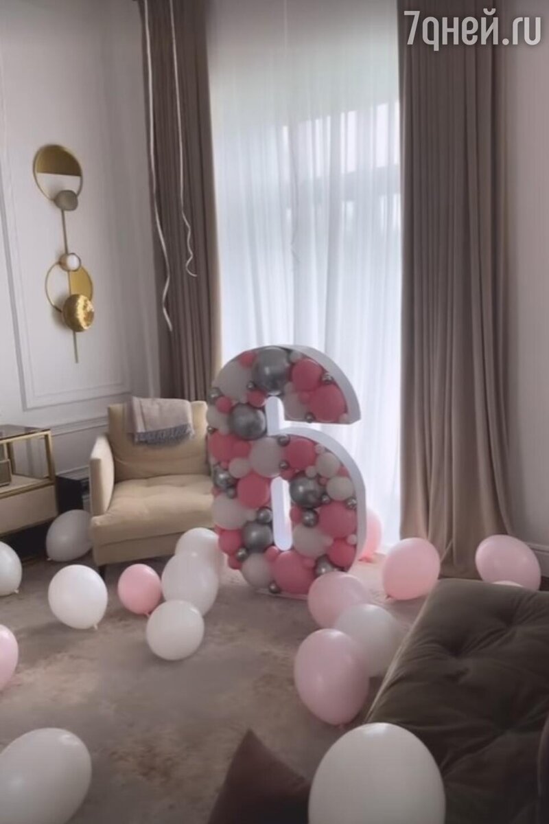    Полина Гагарина украсила дом по случаю праздника Социальные сети