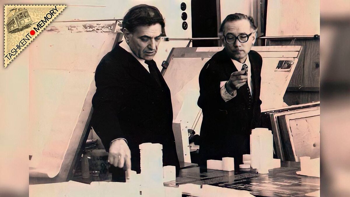 На фото: Адамов Л. Т. и Хайрутдинов Р. А. проектируют центр Ташкента