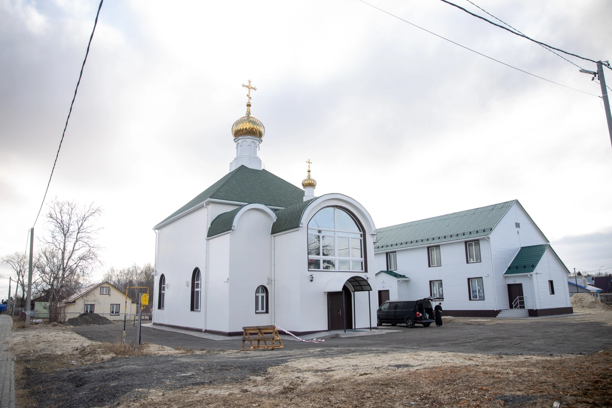    В Ханты-Мансийске в районе ОМК освятили новый храм