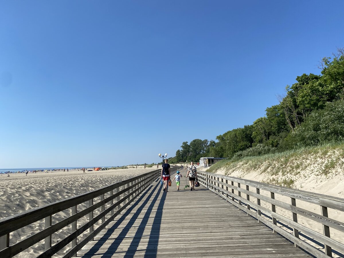 Променад между пляжами Янтарный и Шахта Анна