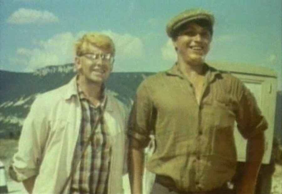 Этим фильмом режиссер Леонид Гайдай бьет в 67-ом году рекорд посещаемости, установленный его предыдущей комедией «Операция Ы».-2