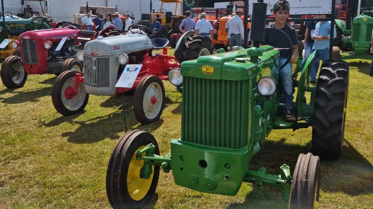 Яркие цвета бразильского карнавала агротехники на выставке Agrishow 2023 |  ГлавПахарь | Дзен