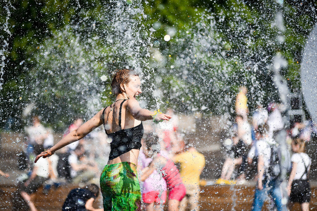 Дети на море. Лучшие напитки в жару. Как в жаркий день. Лето жара. Жара.