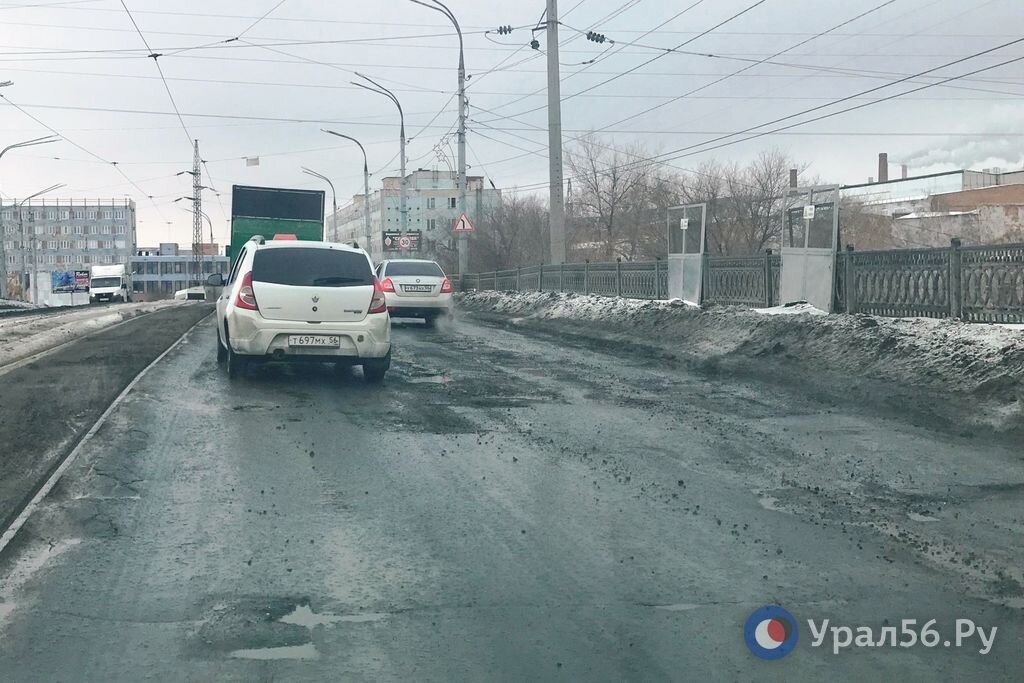    Проект ремонта гагаринского моста в Орске до сих пор актуализируют. Власти просят водителей быть внимательнее