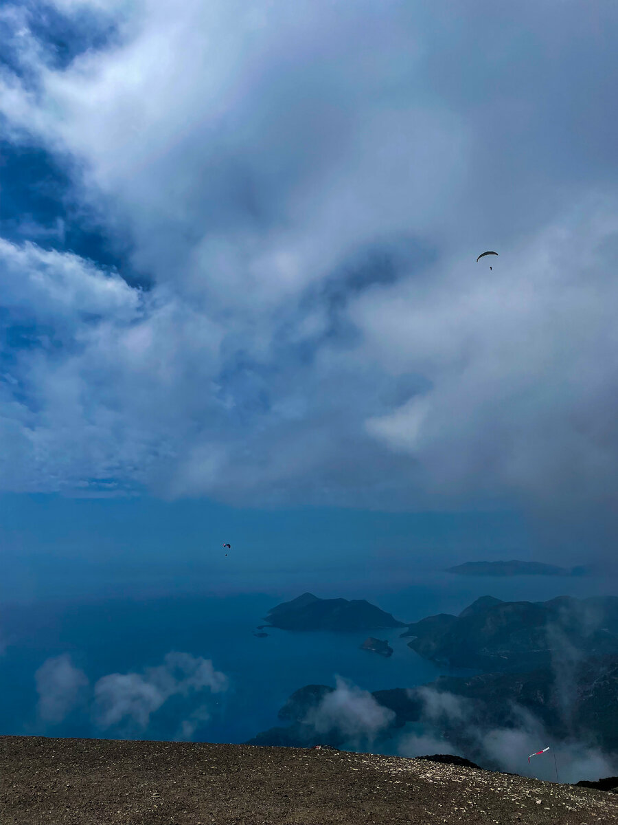 Вид со смотровой площадки на высоте 1200 м.