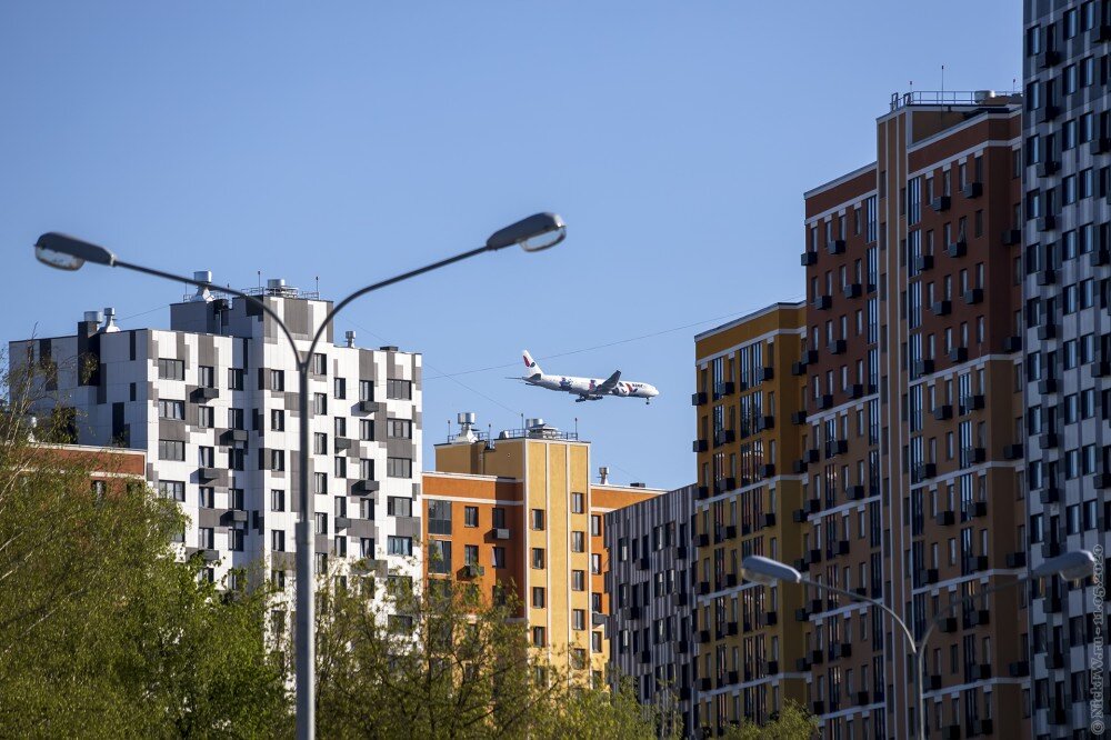 Самолёт и ЖК Лучи © NickFW.ru — 11.05.2020г.