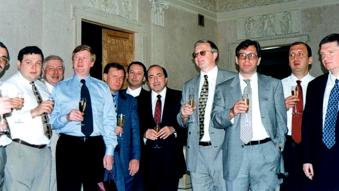 "Будущее" нашей страны. (источник - sasha-bogdanov.livejournal.com)