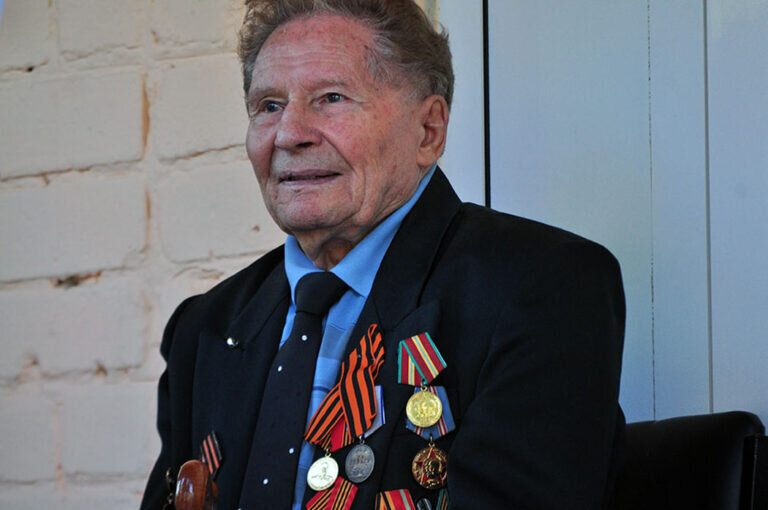    Всегда весна: мир глазами фронтовика. В Оренбурге работает выставка Владимира Евдокимова Кристина Просвиркина