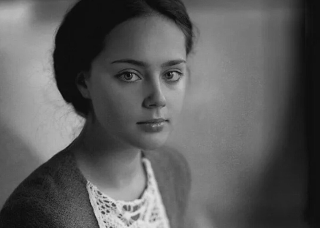 Изображение со страницы https://kz-russia.ru/psychology_and_introspection/s-cem-putaut-skromnost-o-kompleksah-za-kotorymi-ona-skryvaetsa-i-kak-vedet-seba-dejstvitelno-skromnaa-zensina-a-ne-ta-kotoruu-zastavili-byt-takoj.html