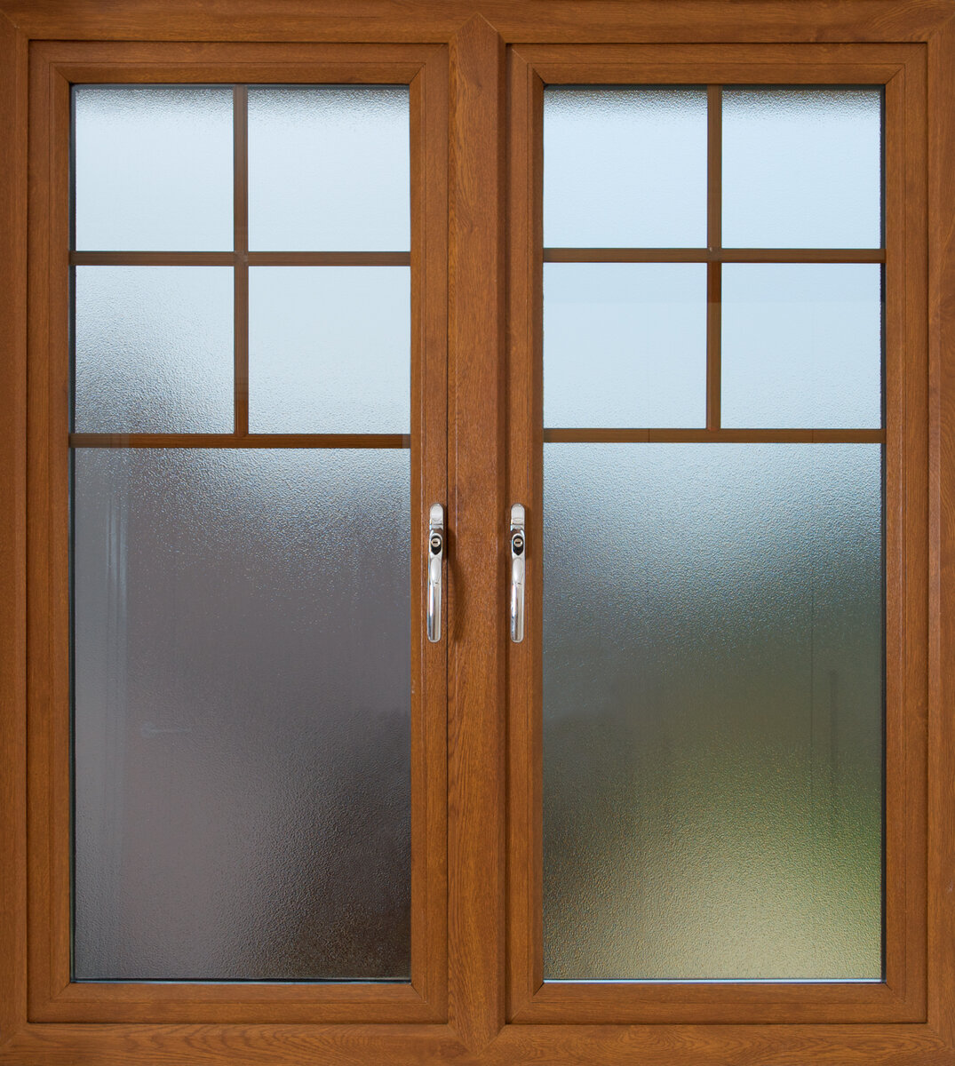    Матовые стёкла позволяют естественному солнечному свету проникать в комнаты, закрывая при этом вид снаружи.Getty images