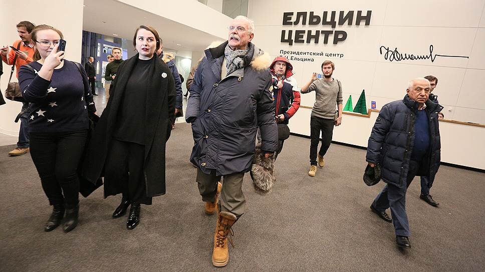 Никита Михалков во время посещения "Ельцин-центра", декабрь 2016 г