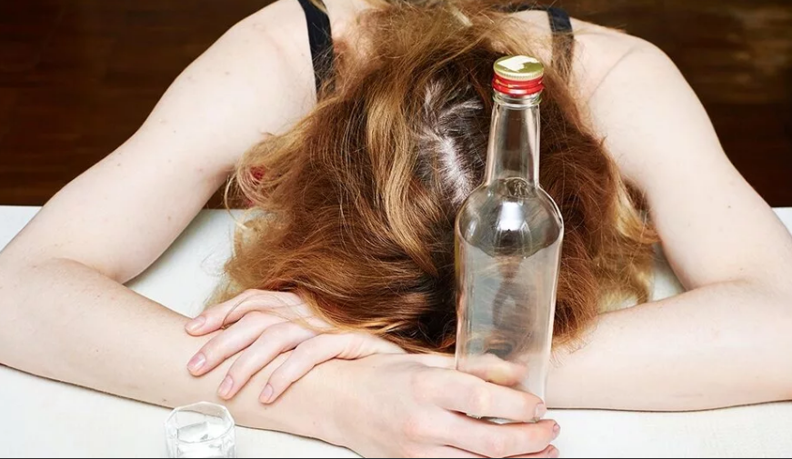 Сериал Одинокая пьющая женщина 1 сезон Single Drunk Female смотреть онлайн бесплатно!