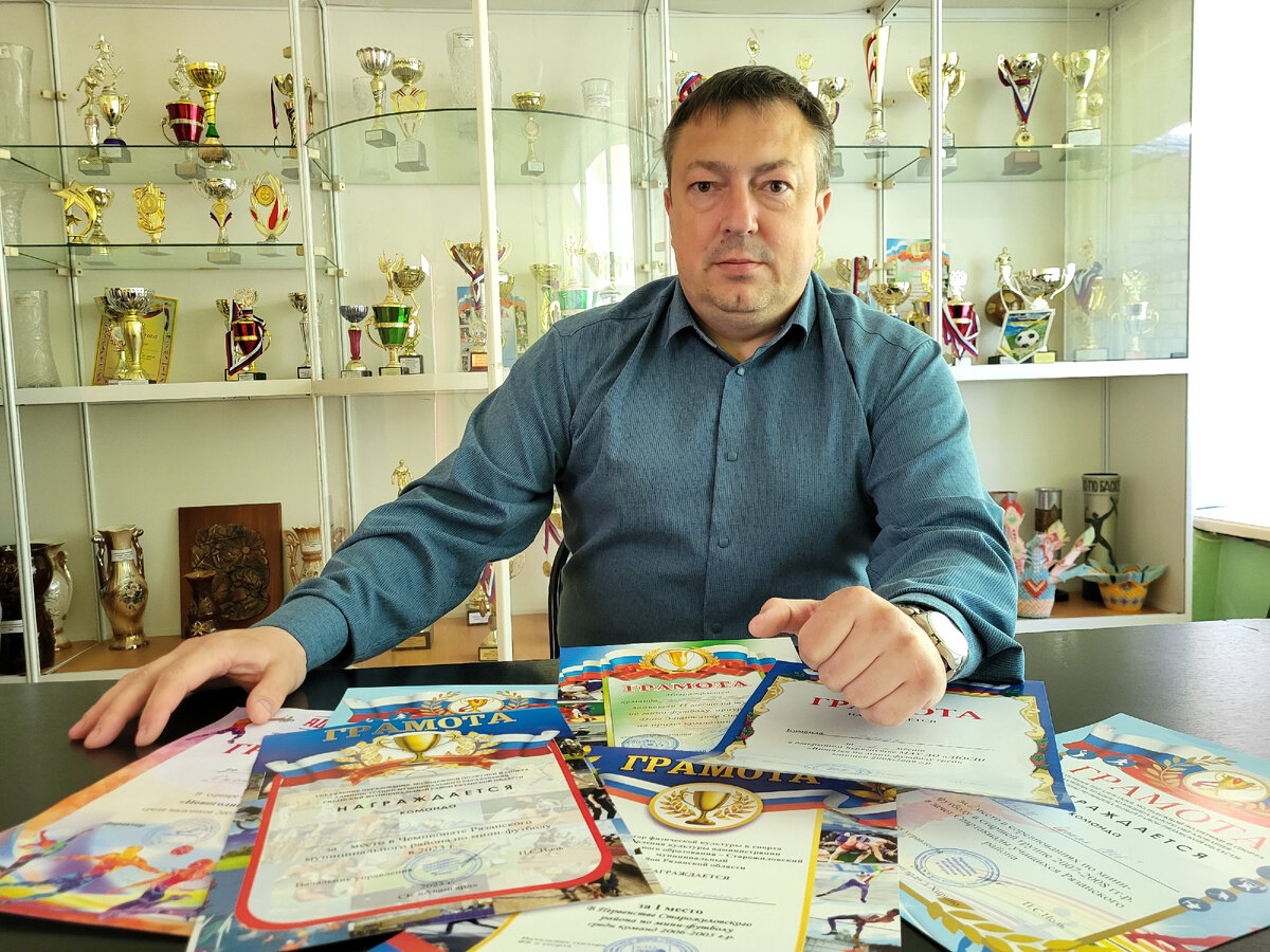 Директор школы Василий Владимирович Образцов