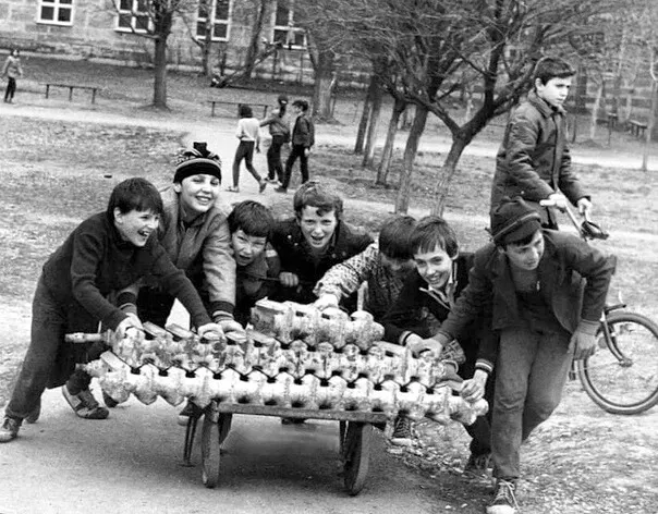 Сбор металлолома - это вообще целая эпопея. 