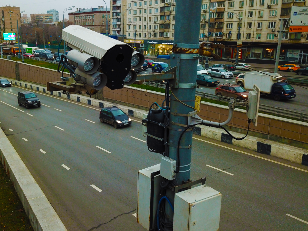 Стационарное видеонаблюдение. Дорожные камеры. Видеокамеры на дорогах. Дорожные камеры видеонаблюдения. Стационарная камера.
