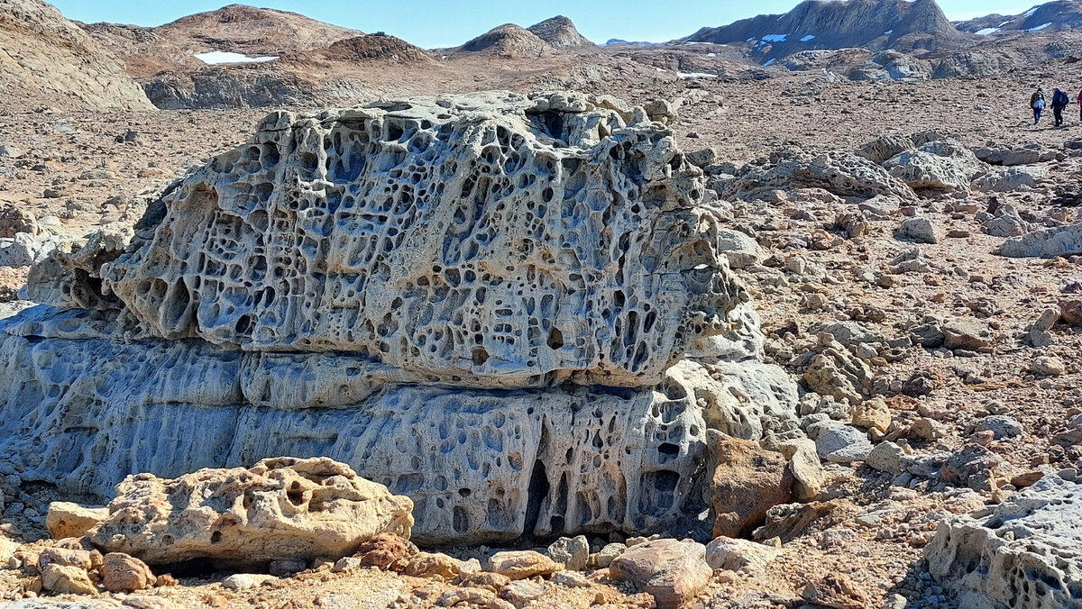 Морозное выветривание порождает такие причудливые камни.