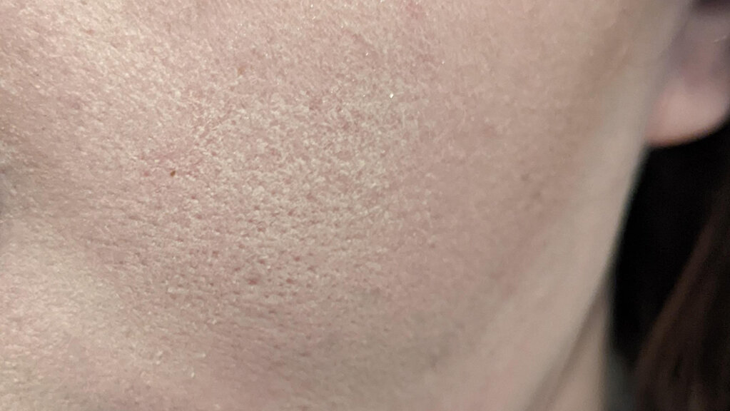 Так выглядит тональное средство, когда оно скатывается