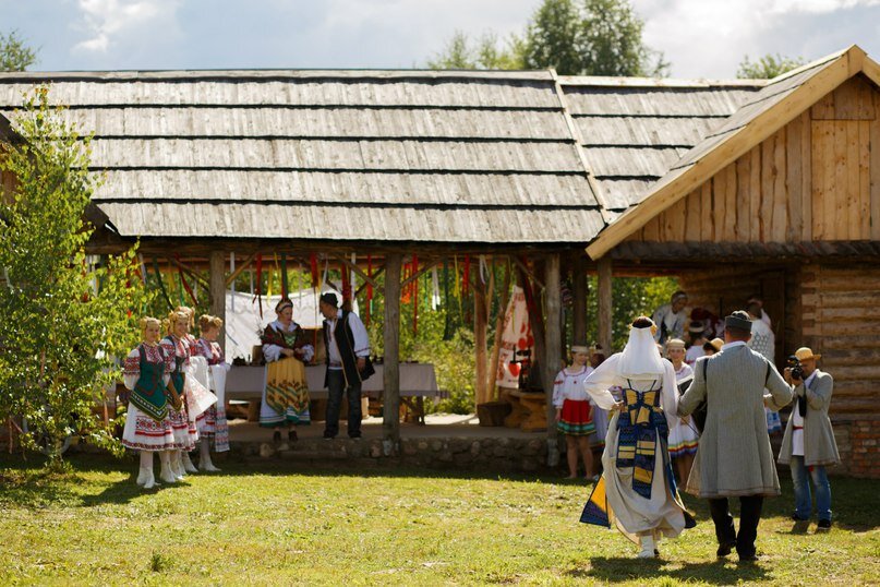 Могилев корчма. Киз зеленая роща-1. Киз зеленая роща 1 дом 1281/1. Пруд зеленая роща. Музей архитектуры в белоруссии корчма.